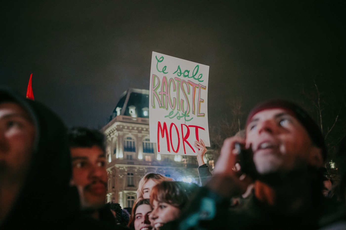 Arestări la Lyon, după o manifestaţie antifascistă de bucurie pentru moartea lui Jean-Marie Le Pen, sărbătorită în oraşe din Franța