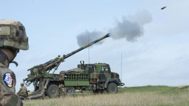 Roumanie, Mission militaire francaise Aigle : exercice de tirs canons CAESAR et mortiers 120 mm