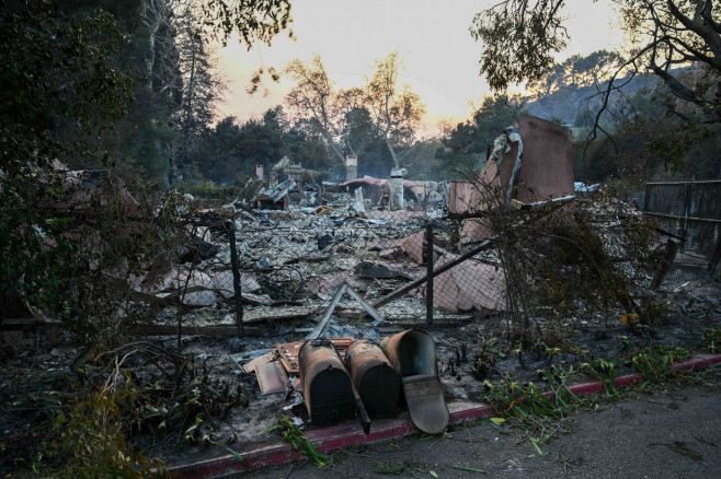 Wildfires tear through Los Angeles