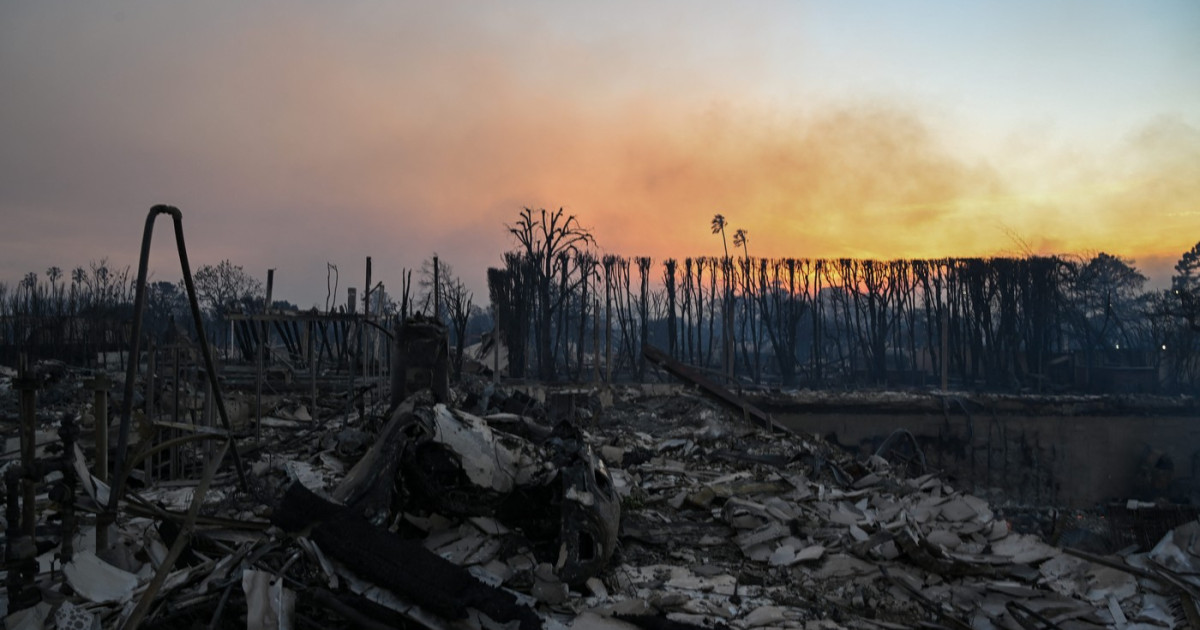 Incendii devastatoare în Los Angeles: cel puţin 5 morţi şi zeci de mii de evacuaţi