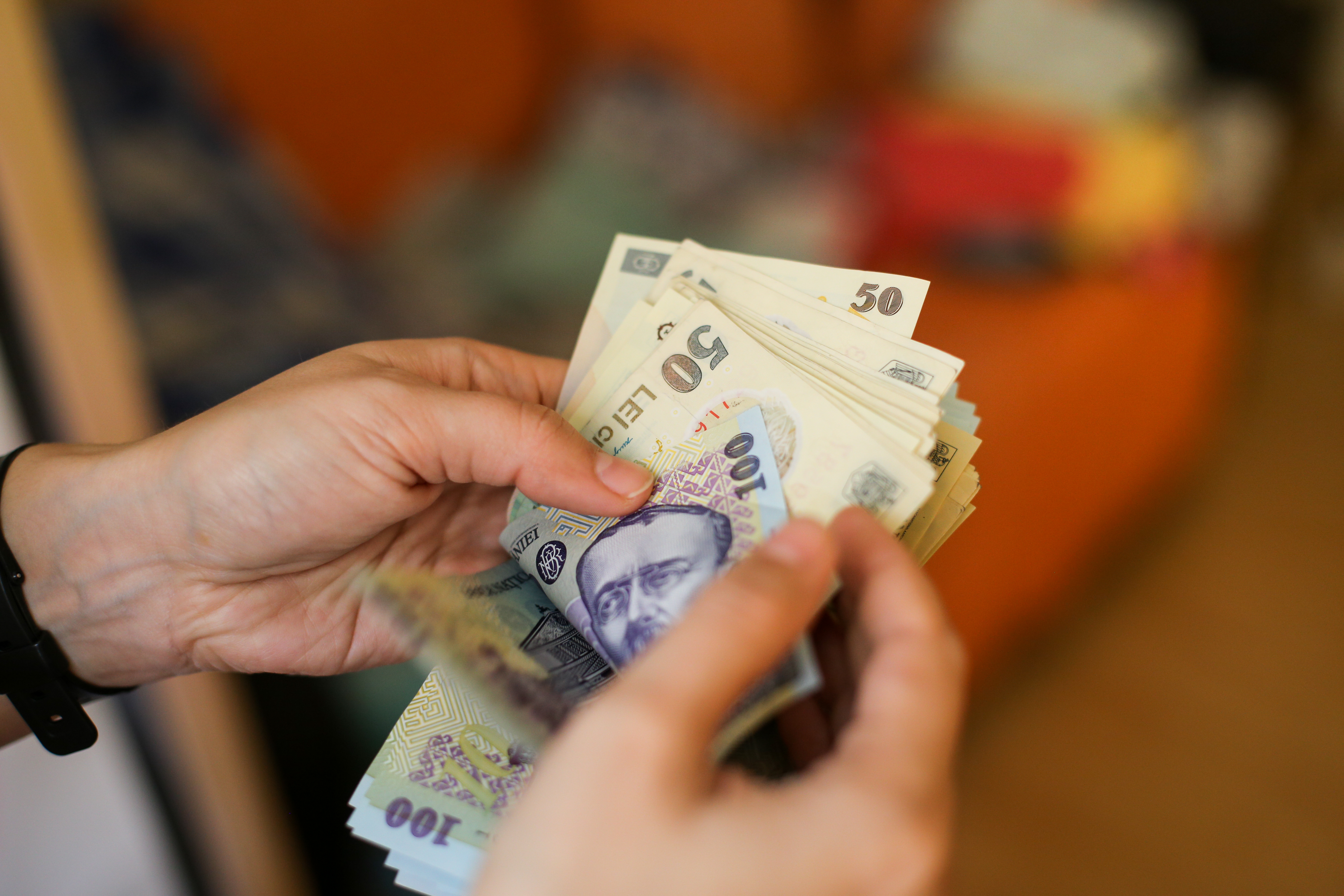 Cristian Păun despre modificările la Pilonul 2 de pensii: „E normal să nu poată fi retrasă toată suma o dată.” Explicația economistului