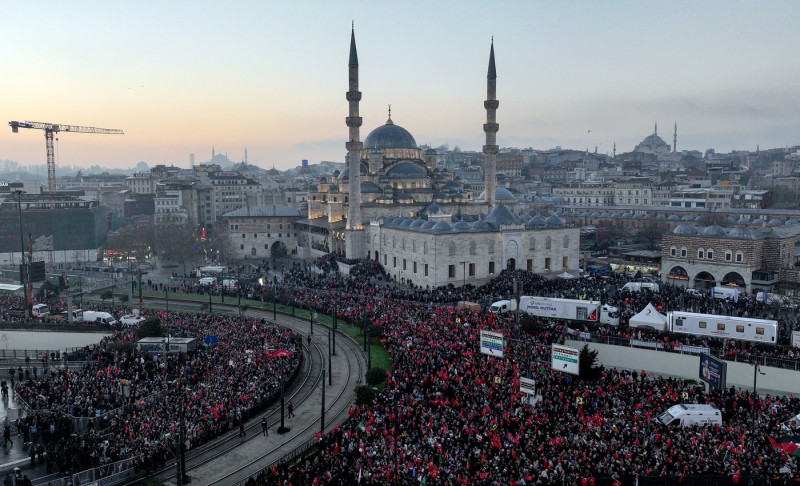 Protest uriaș la Istanbul: Milioane de oameni au ieșit în stradă în semn de solidaritate cu Palestina, condamnând atacurile israeliene din Gaza