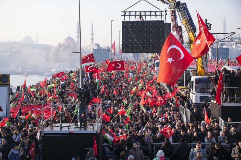 Protest uriaș la Istanbul: Milioane de oameni au ieșit în stradă în semn de solidaritate cu Palestina, condamnând atacurile israeliene din Gaza