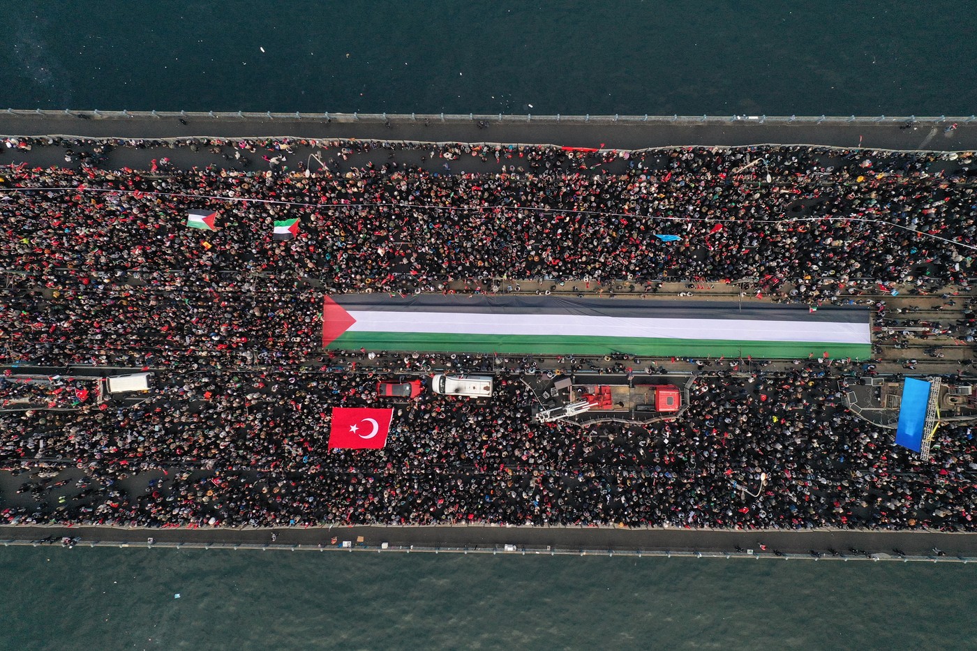 Protest uriaș la Istanbul: Milioane de oameni au ieșit în stradă pentru Palestina, condamnând atacurile israeliene din Gaza
