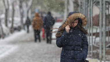 Meteorologii anunță viscol la munte și precipitații în restul țării