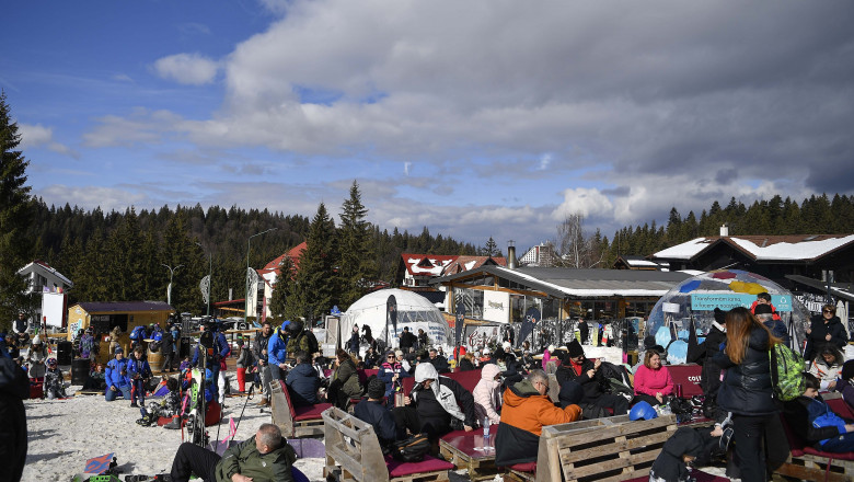 turisti munte sezon iarna