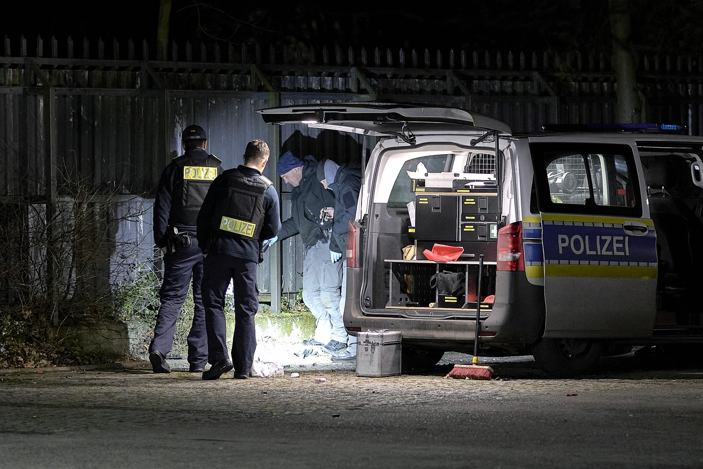 Explozie în faţa unei secţii de poliţie din Berlin: Doi ofiţeri răniţi, unul grav. Sursa deflagraţiei este necunoscută
