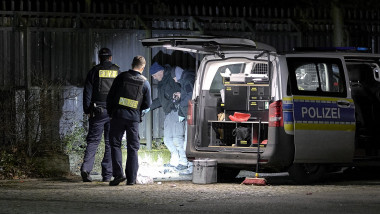 Doi poliţişti au fost răniţi într-o explozie în faţa unei secţii de poliţie din Berlin