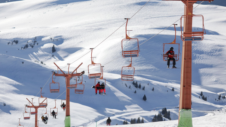 cota 2000 sinaia turisti telescaun