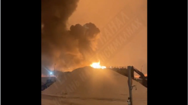 Un atac ucrainean cu drone ce viza un depozit de gaz lichefiat a provocat un incendiu de proporţii marţi în Rusia,
