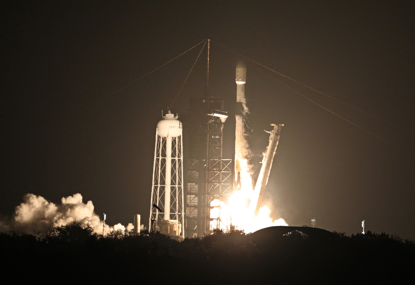 Modulele de aselenizare Resilience și Blue Ghost au fost lansate cu succes cu o rachetă SpaceX. Când vor ajunge pe Lună