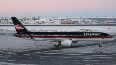 avion trump în groenlanda