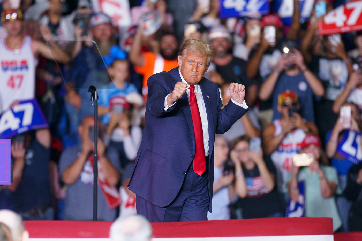 Paradoxul „YMCA”: Hitul disco LGBTQ+ preluat în mitingurile lui Donald Trump
