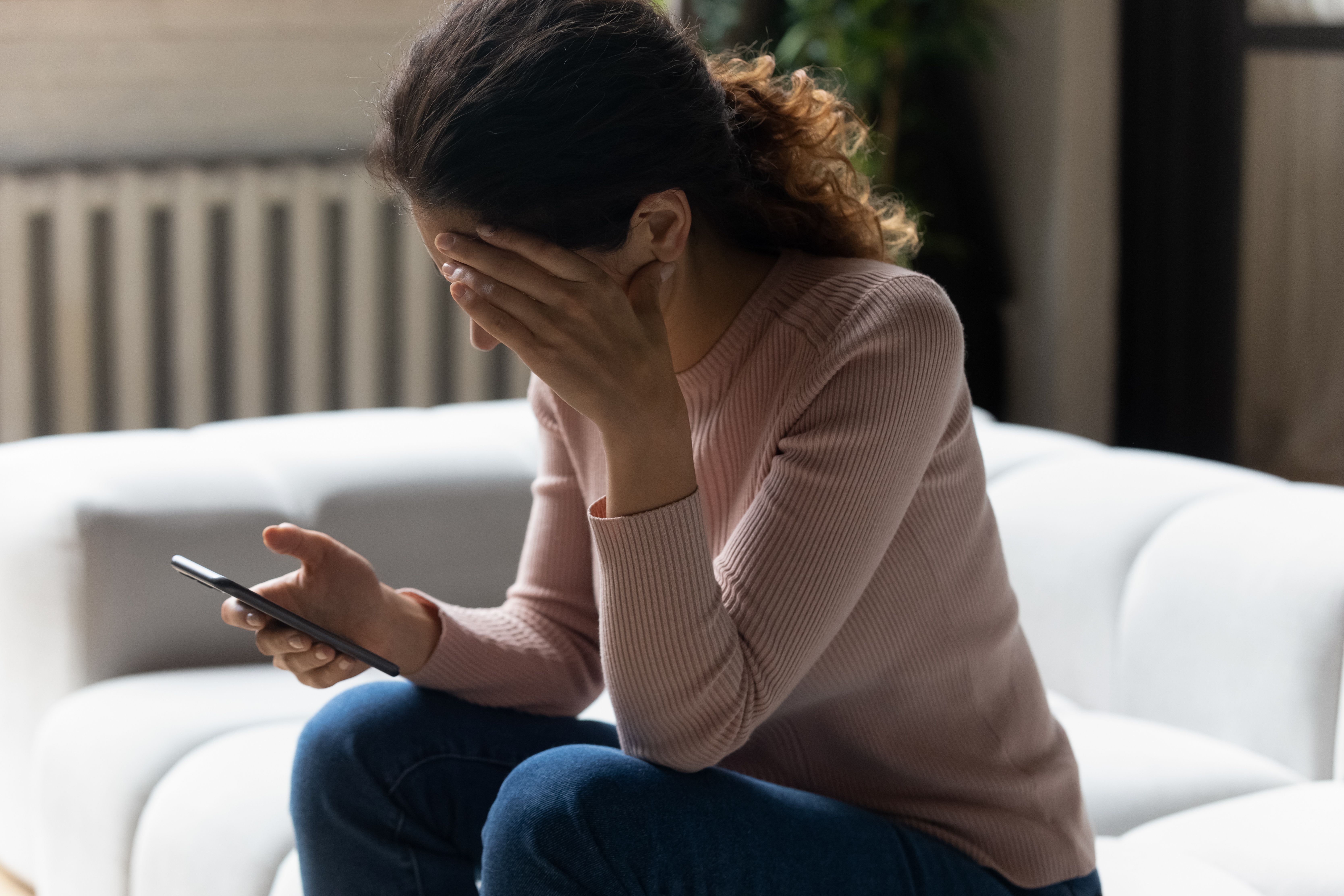 Cum a fost păcălită o femeie din București să-și vândă casa și să-i dea toți banii unui fals medic: „I-a căpătat încrederea”