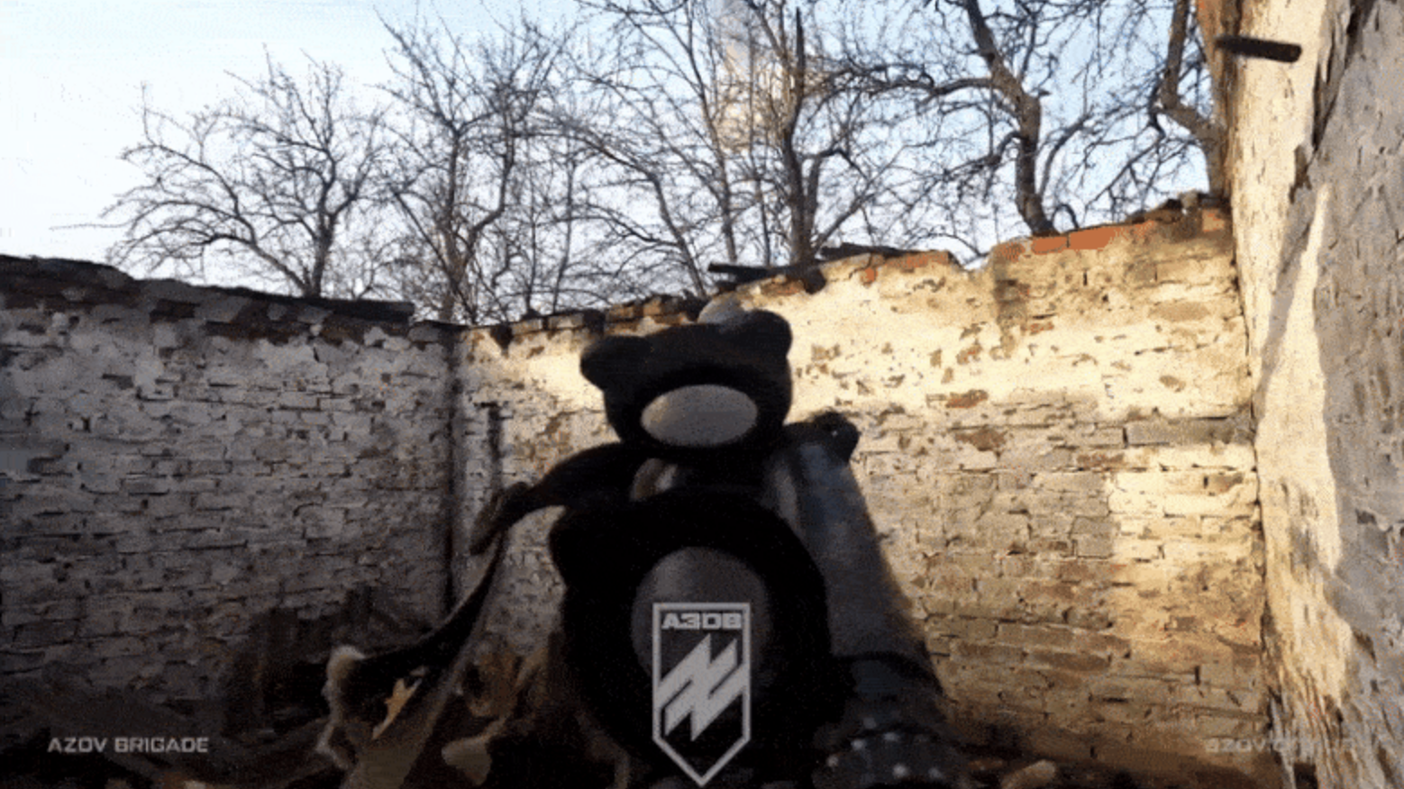 Un soldat ucrainean din Brigada Azov doboară o dronă rusească de atac cu doar două focuri de armă. „Am distrus-o, auzi?”