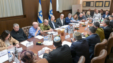 Israeli cabinet convene for approval of ceasefire accord with Hamas