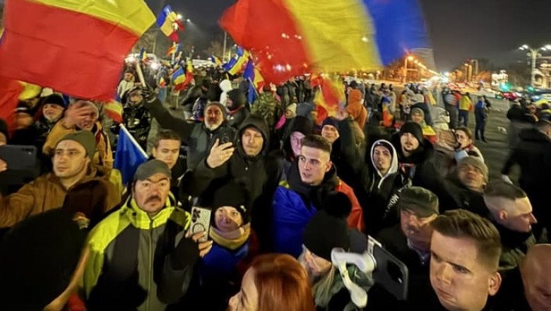   Video  Sute de persoane au participat la un protest AUR în Piața Victoriei. George Simion anunță manifestații, sâmbătă, în toată țara 