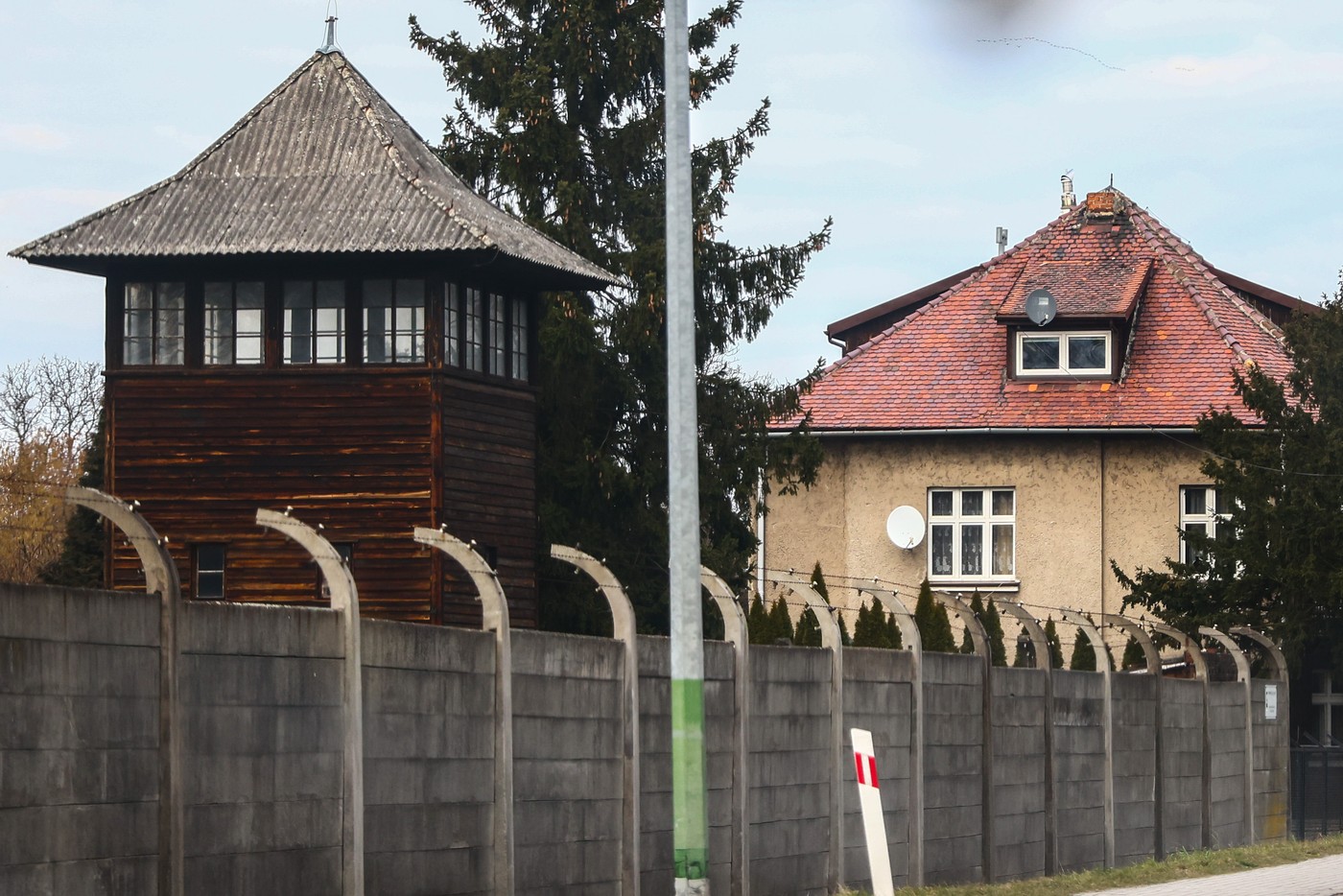 „Paradisul” unui nazist. Casa în care a trăit cel mai longevit șef SS, chiar lângă Auschwitz, deschisă publicului