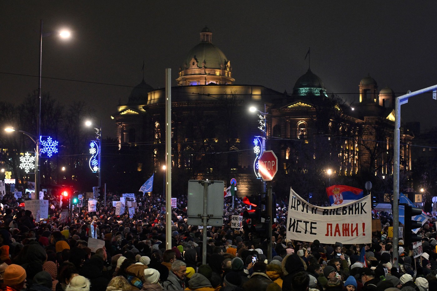 Miting antiguvernamental sâmbătă, la Belgrad. Mii de sârbi au ajuns deja în capitală, pentru un protest ce pune la încercare guvernul