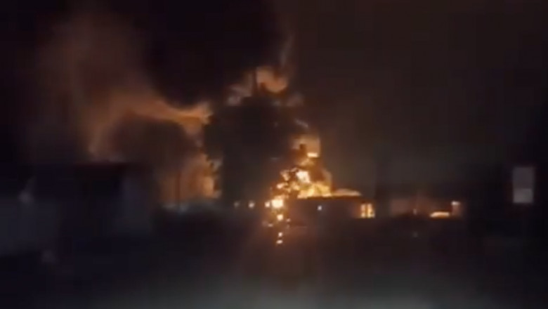   Video  Incendiu puternic în Rusia. Arde un centru industrial din vestul ţării în urma unui atac cu drone ucrainene 