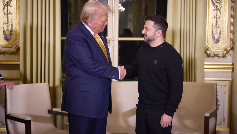 donald trump si volodimir zelenski dau mana