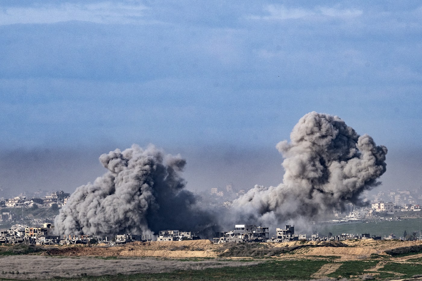 Israelul a lansat atacuri în Fâșia Gaza la ora la care ar fi trebuit să intre în vigoare armistiţiul cu Hamas. Opt oameni au murit