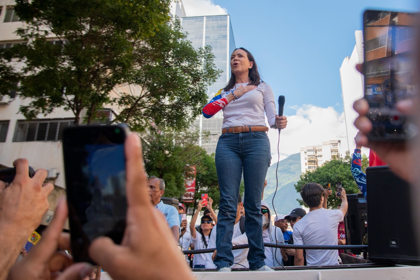 Lidera opoziției din Venezuela, reținută pentru scurt timp, în urma unor proteste din Caracas. Ce se întâmplă în țara sud-americană
