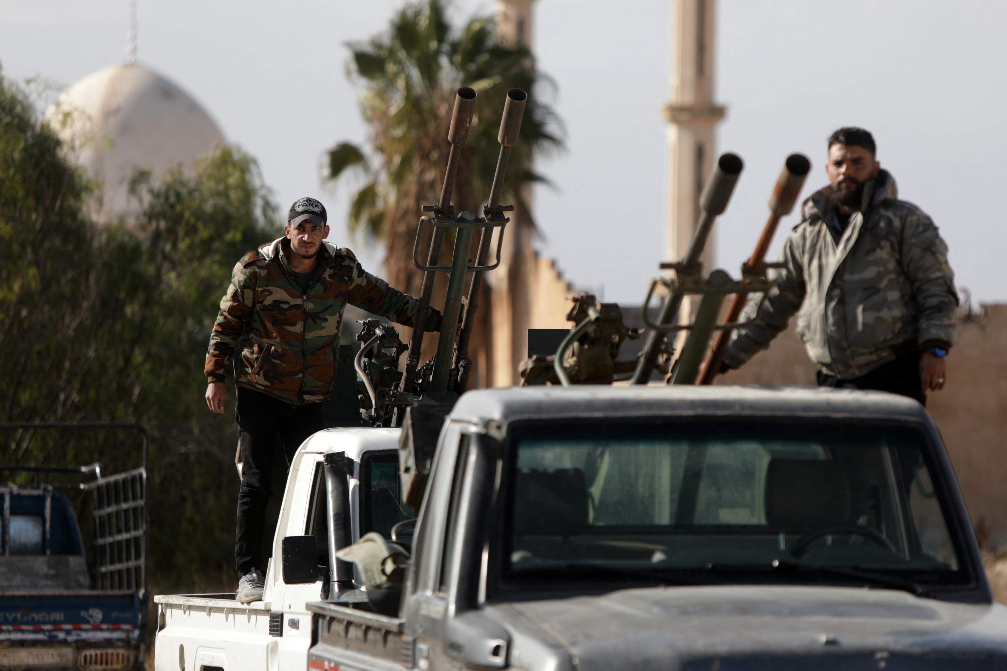 Un primar loial fostului regim Al-Assad a fost executat în public. Foști informatori ai Securității siriene, executați și ei