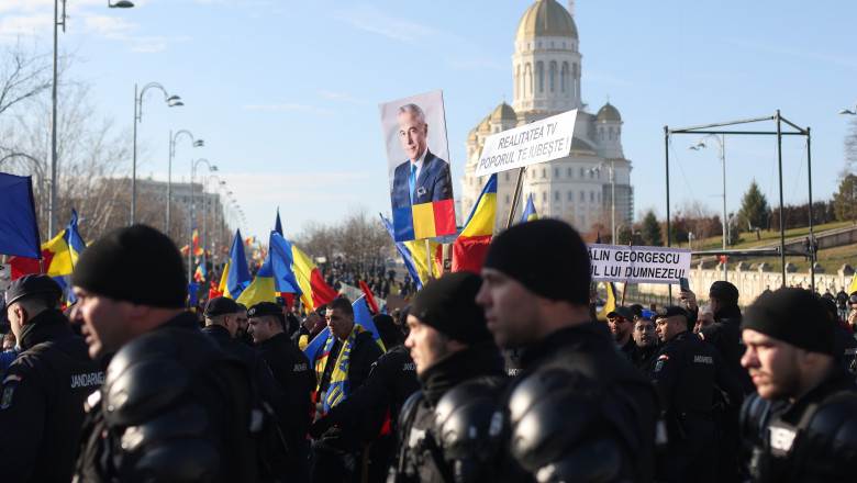Susținători ai lui Călin Georgescu la protest în bucurești