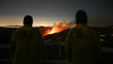 pompieri si incendiu in los angeles