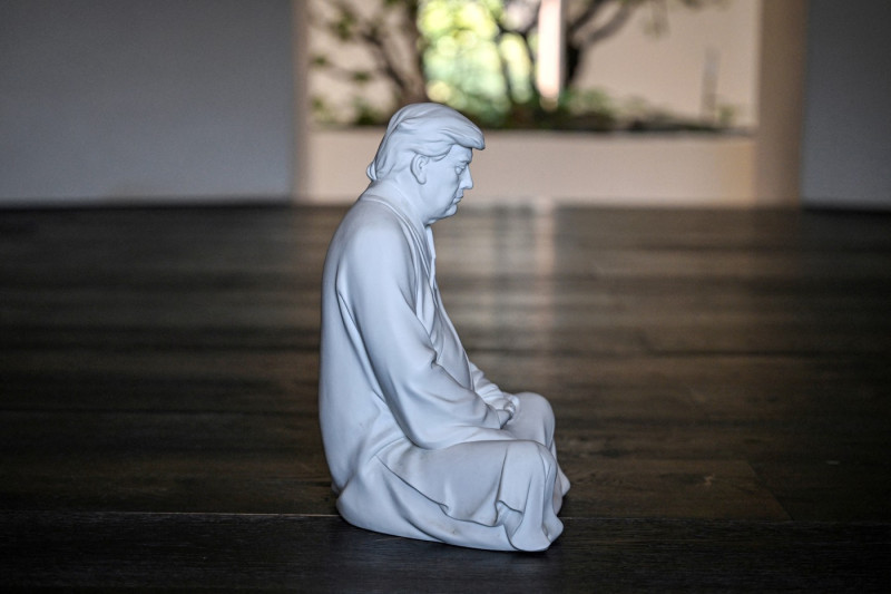Donald Trump statuie BUddha profimedia-0953077559