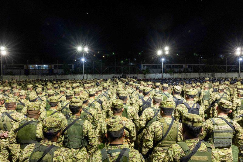 Military surrounds neighborhood in El Salvador to capture gang members