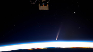 cometa fotogragiata din iss