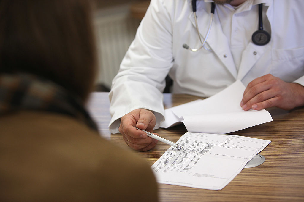 Schema penală pusă la cale de opt medici și asistente din Dolj. Câți bani nemunciți au câștigat în doar 10 luni