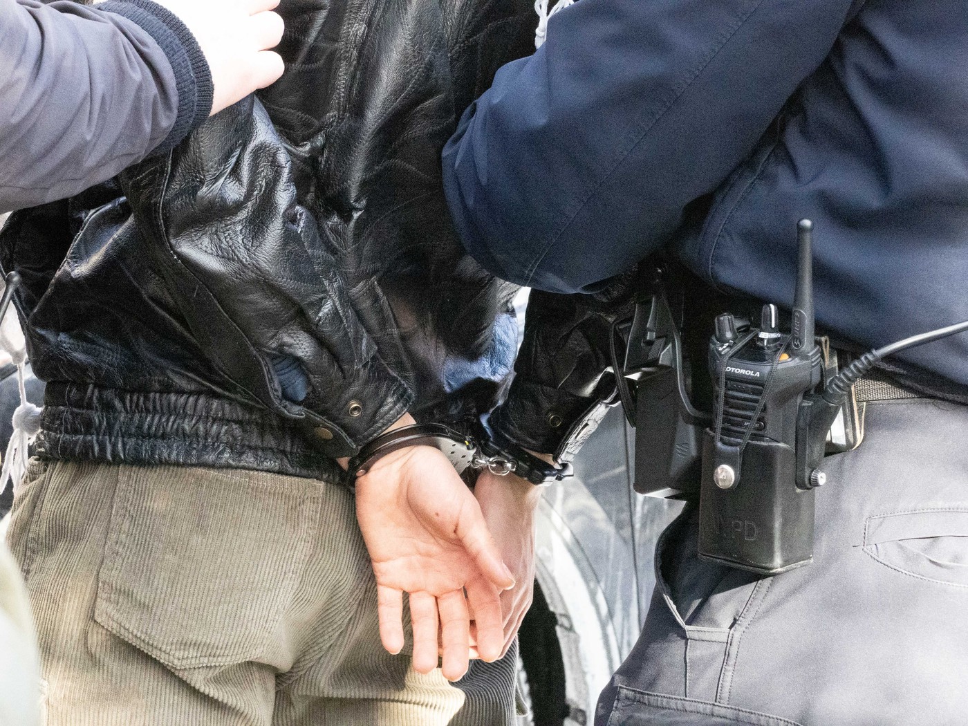 Casa Albă: SUA au arestat 538 de migranţi ilegali şi au expulzat câteva sute cu avioanele militare. Au apărut primele probleme