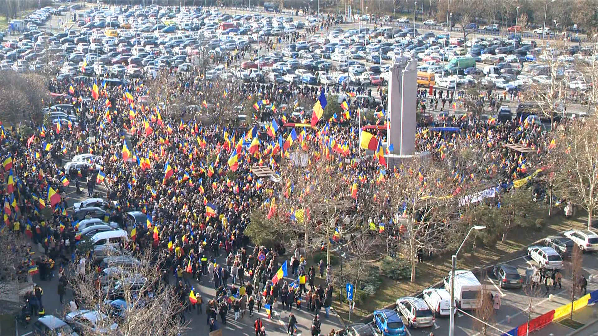 Mii de oameni la evenimentul convocat de Călin Georgescu. Protestarii au plecat spre Victoriei, el - spre Parcul Carol