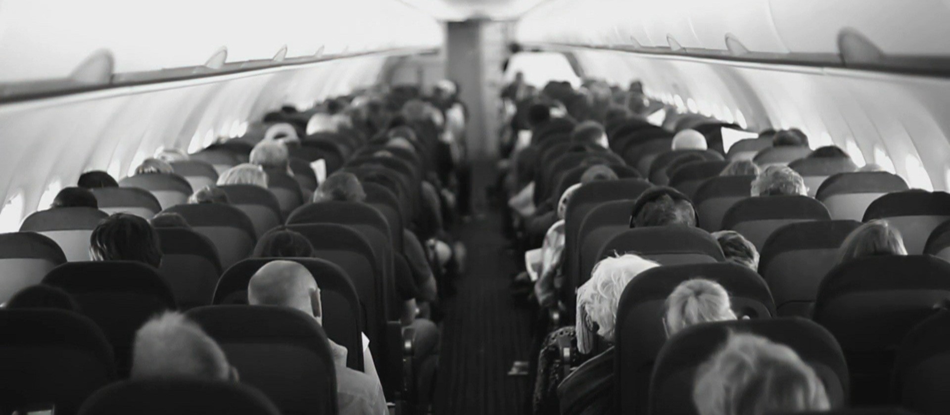 „S-a văzut fum. Au intrat în panică”. Mărturia unei pasagere dintr-un avion care a aterizat de urgență pe Aeroportul Otopeni