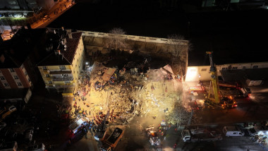 Three-story building collapses in Turkiye's Konya