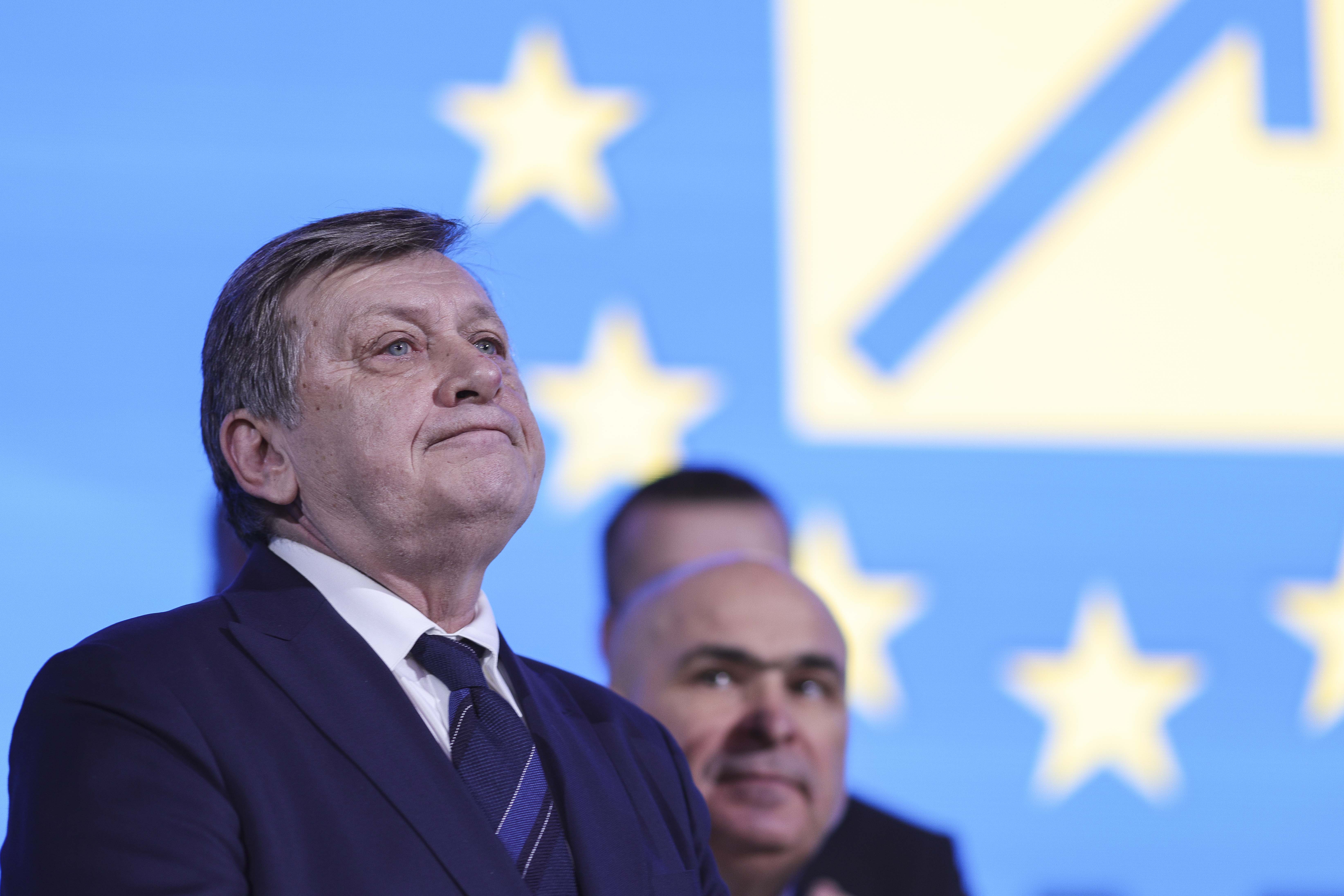 Coaliția, de la o promisiune la alta: Respinge proiectul „Antonescu” privind pensiile speciale pentru o variantă similară a Guvernului