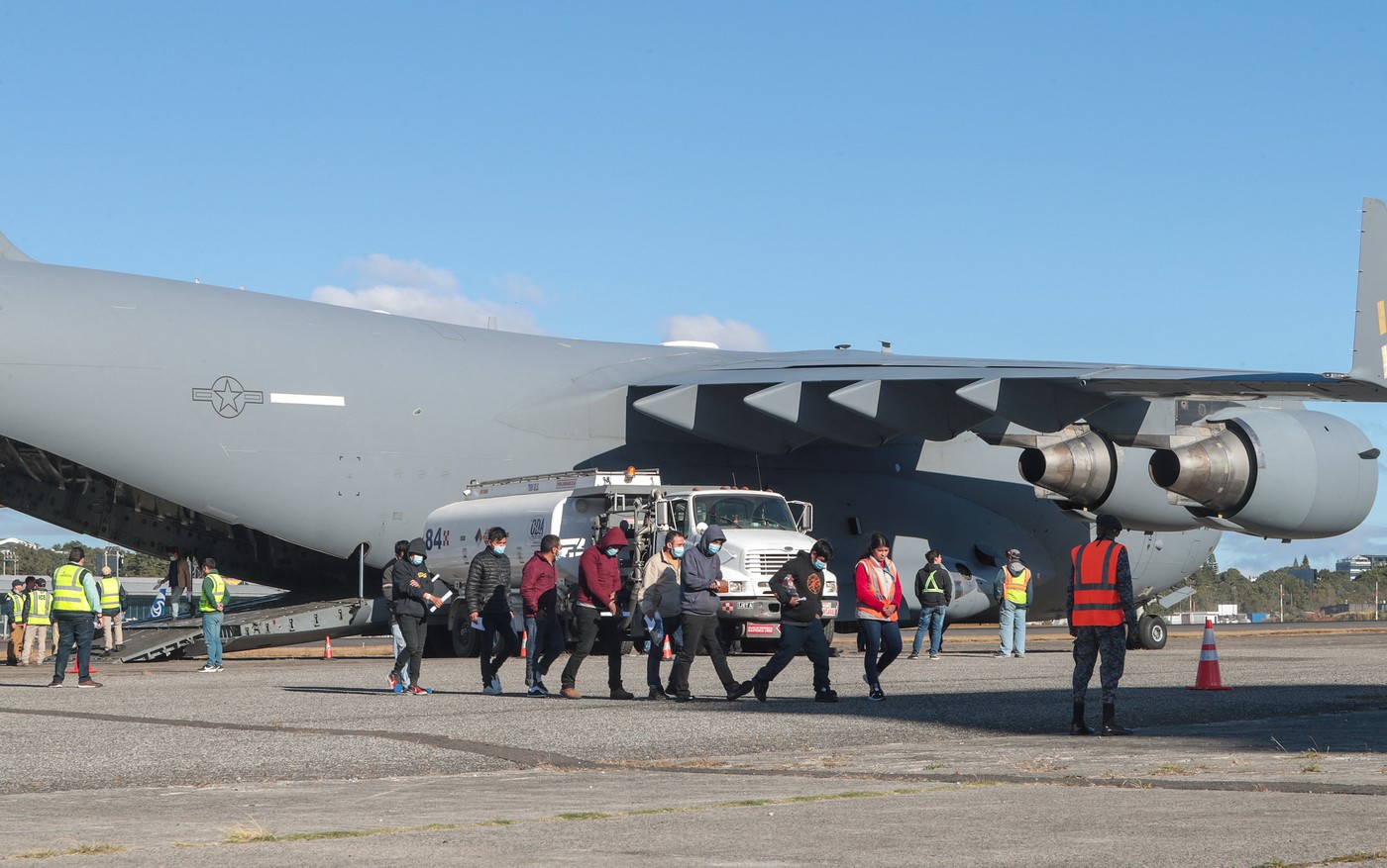 După Mexic, și Columbia interzice intrarea unor avioane americane cu migranţi expulzaţi