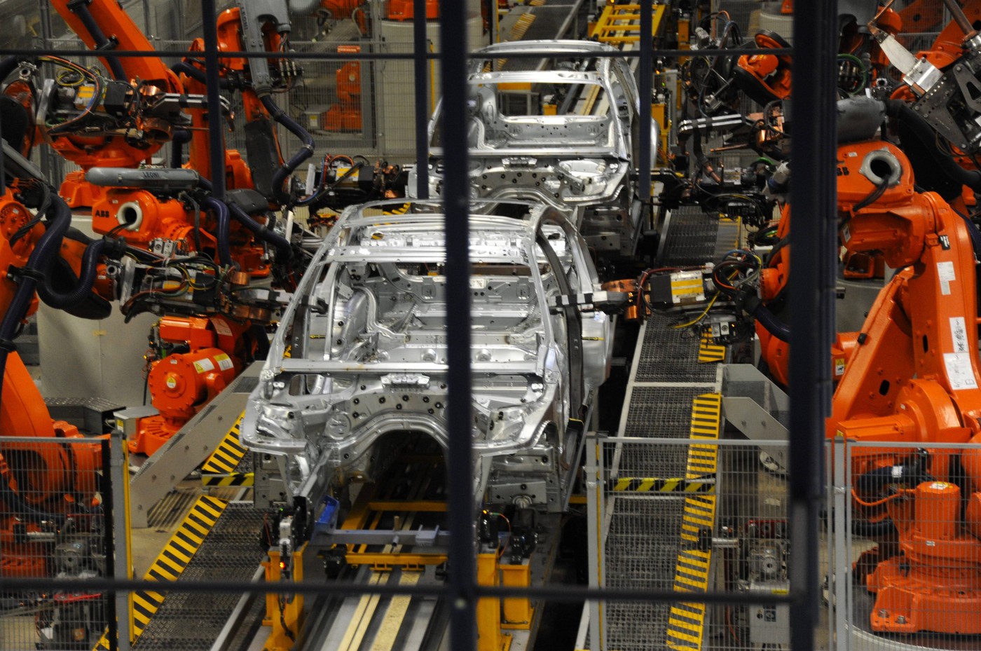 Companiile străine care vând în Europa ar trebui să producă cel puţin o parte din componente aici, spune sindicatul IG Metall