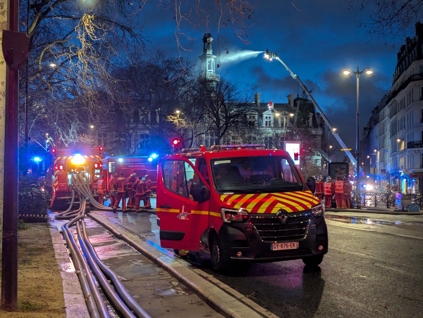 Incendiu violent la Paris, la sediul Primăriei Arondismentului al XII-lea, un edificiu vechi de aproape 150 de ani