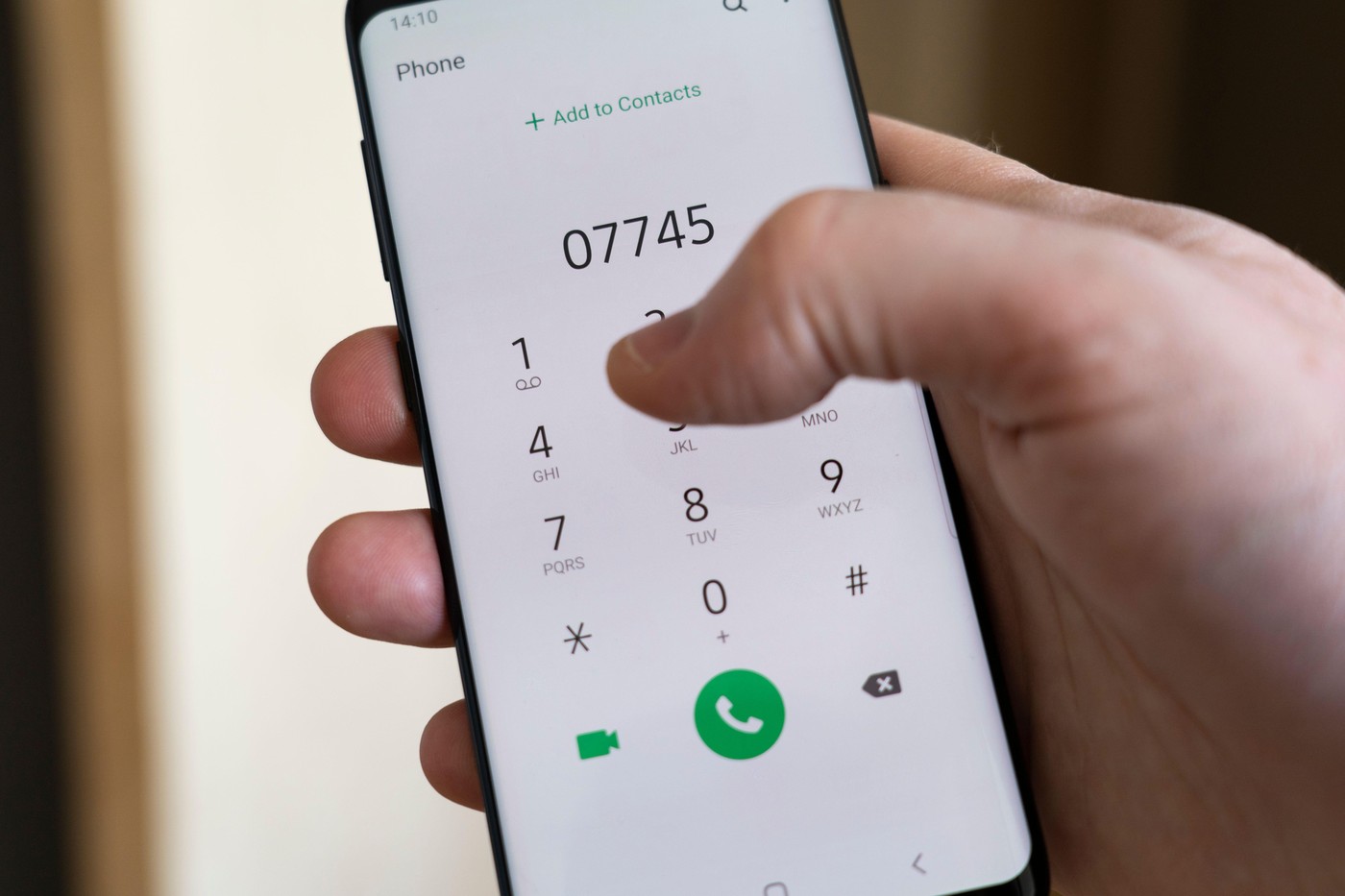 Cum operează escrocii care vor să afle date bancare prin telefon. DNSC explică ce sunt atacurile de tip „vishing”