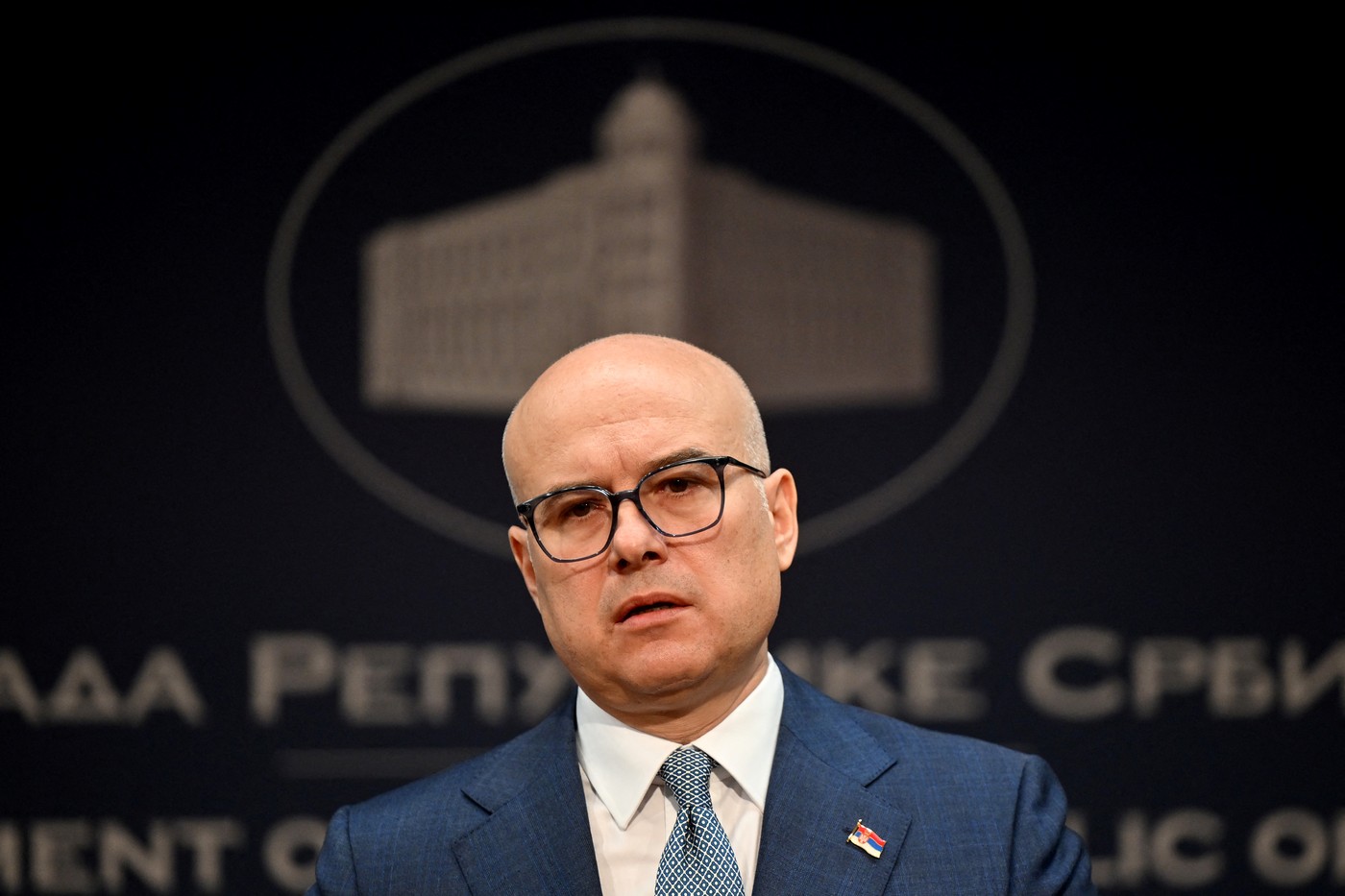 Premierul Milos Vucevic își anunță demisia după trei luni de proteste uriașe în Serbia