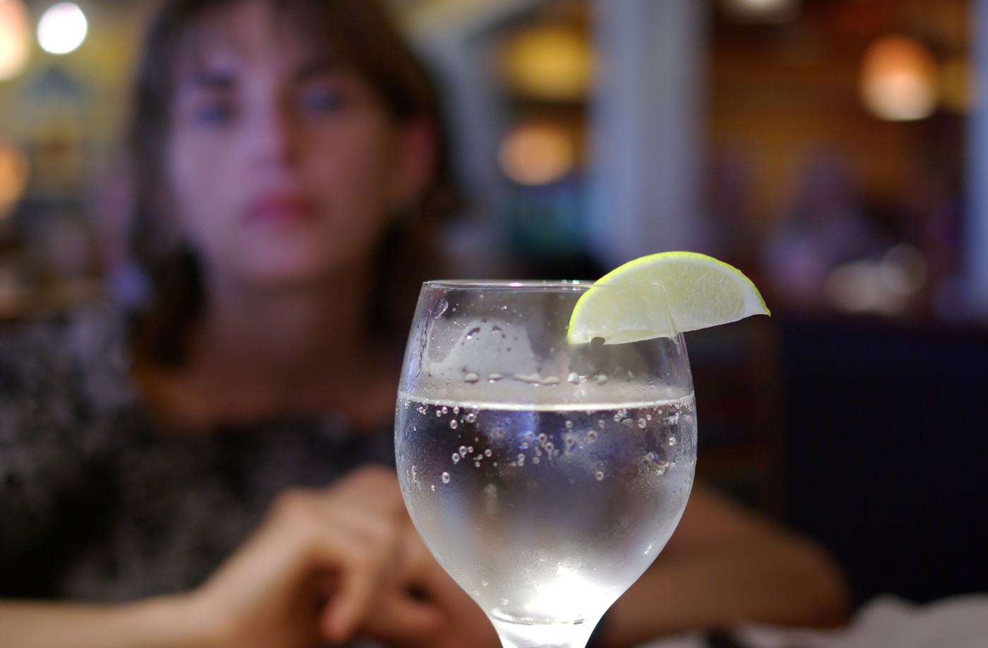 Care este legătura dintre apa minerală carbogazoasă și cura de slăbire. Cercetătorii vin cu explicații surprinzătoare