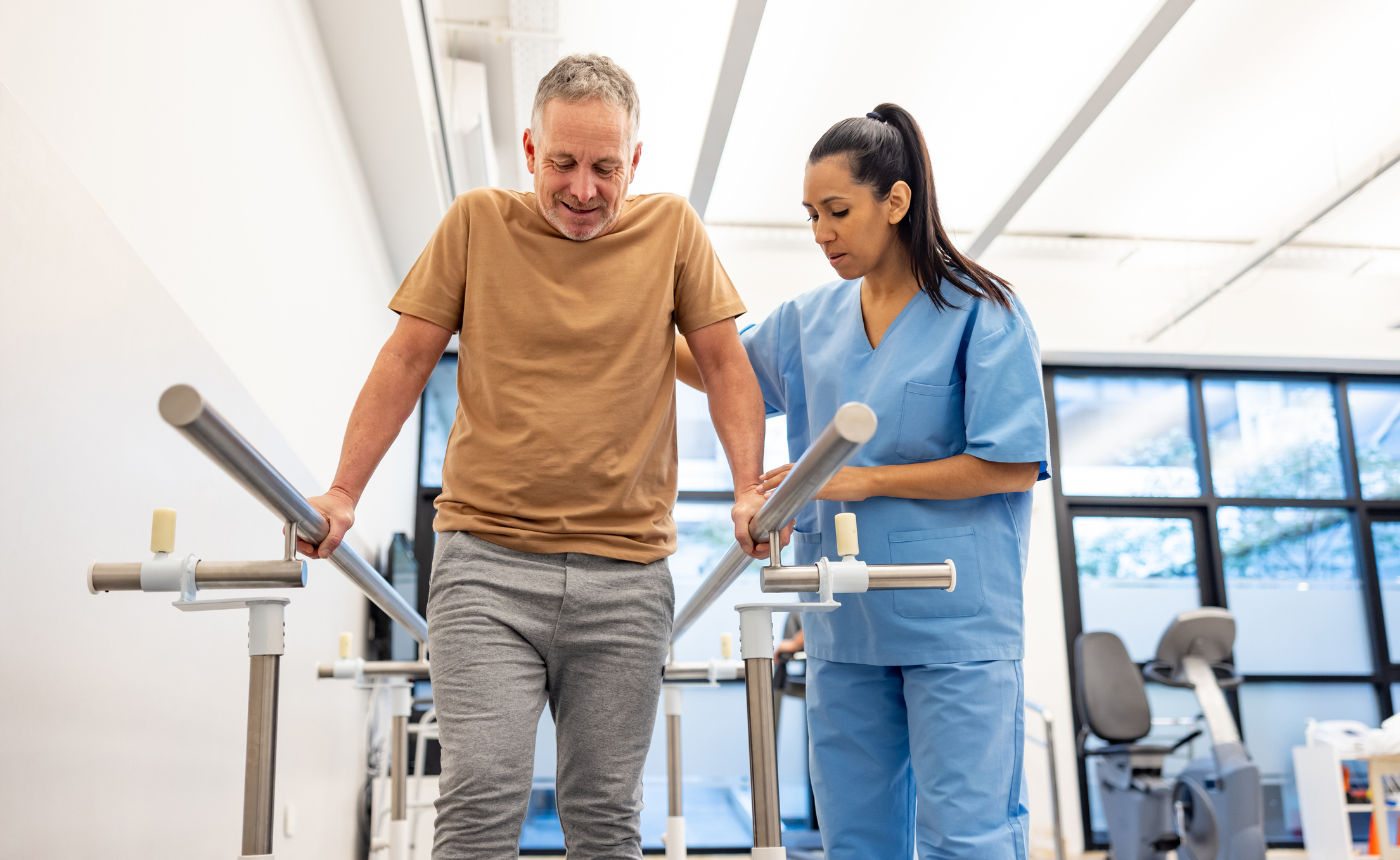 Liste de așteptare pe șase luni în spitalele de recuperare din țară. România are cei mai puțini kinetoterapeuți din Uniunea Europeană
