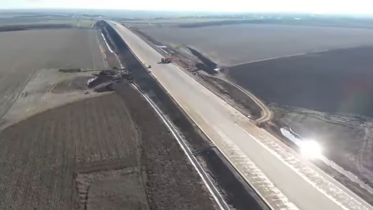 VIDEO Au reînceput lucrările la Tronsonul 4 al Drumului Expres Craiova - Piteşti. Care este termenul pentru finalizarea acestora