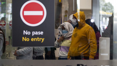 Migranti deportati din SUA ajung pe aeroportul international El Dorado din Bogota Foto Profimedia