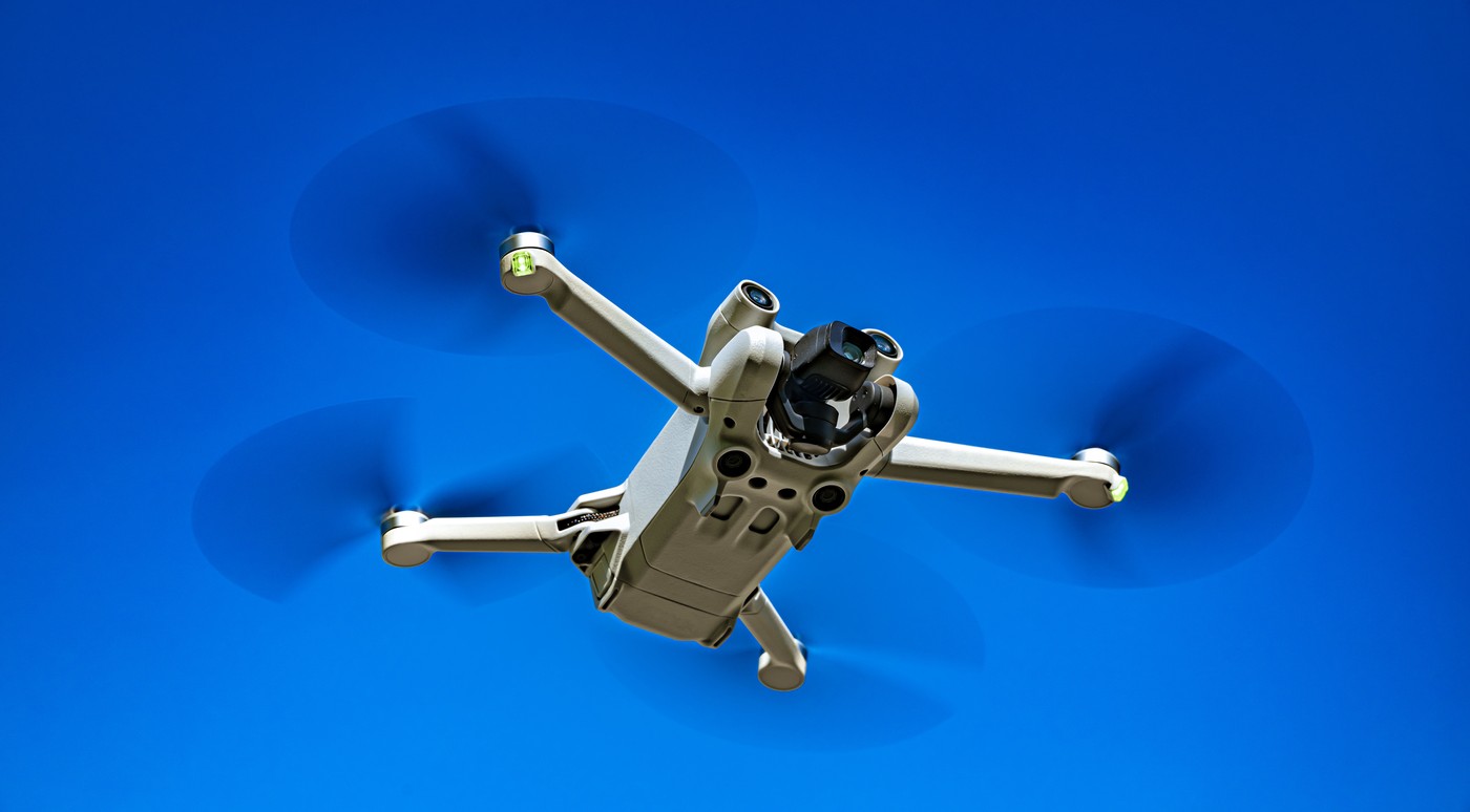 Un bărbat a fost condamnat pentru pilotarea unei drone sub influența alcoolului. Statul din UE care a înregistrat premiera