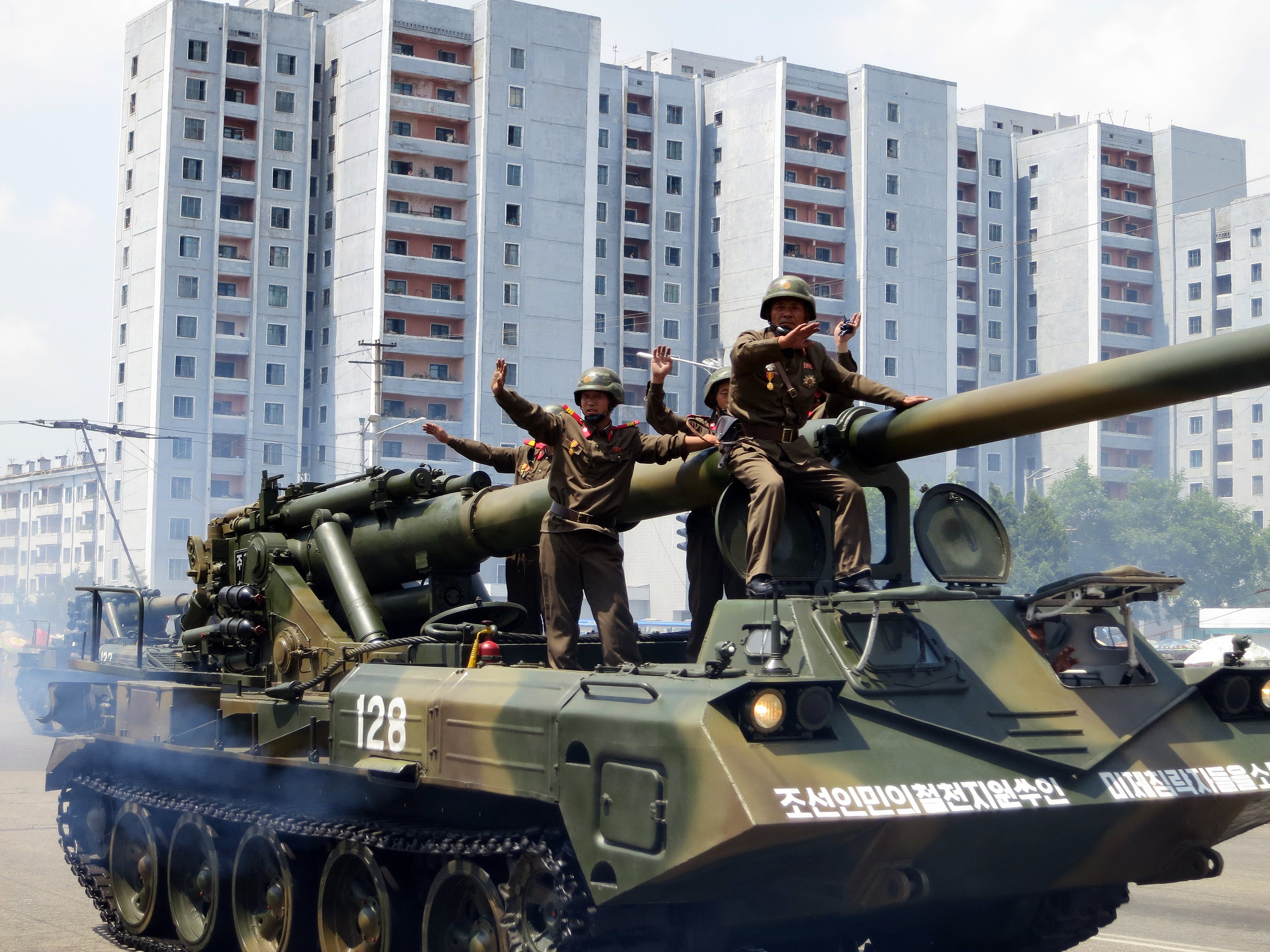 Tunurile nord-coreene concepute pentru a distruge Seulul se îndreaptă spre Ucraina. Phenianul trimite sisteme de artilerie la Kursk